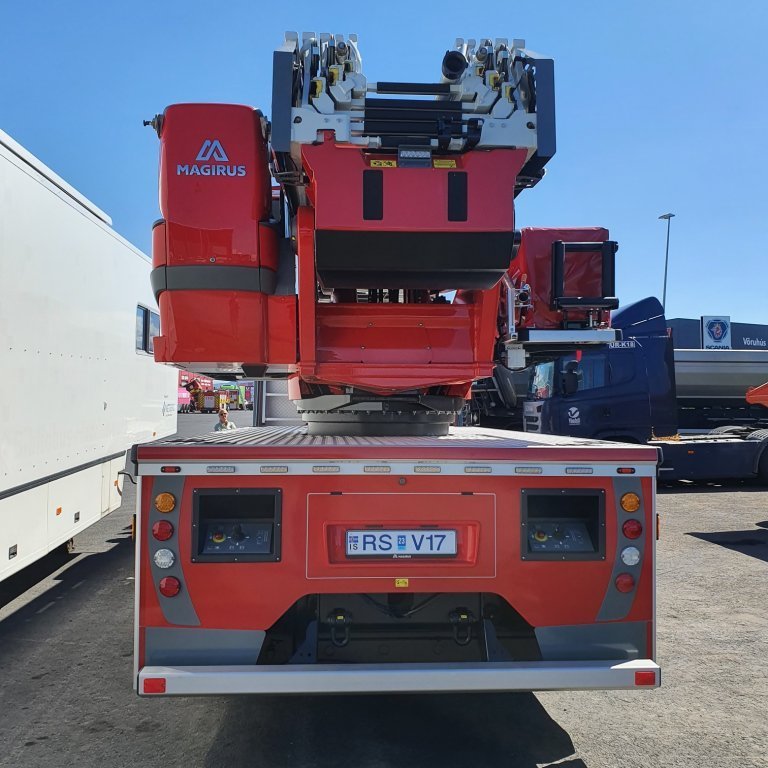 Magirus stigabifreið fyrir Slökkvilið Akraness og Hvalfjarðarsveitar. Lengsta stigabifreið sem flutt hefur verið til landsins fyrir slökkvilið.