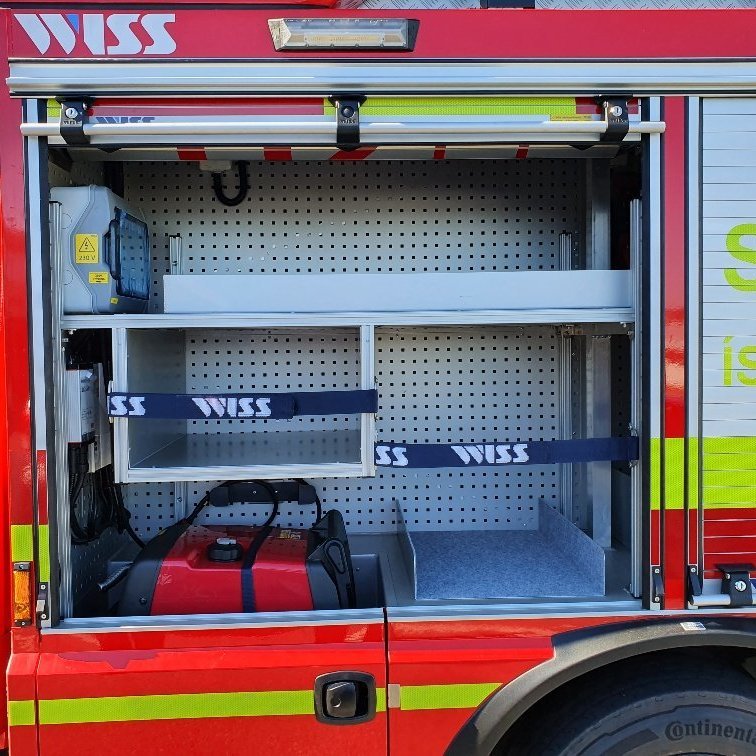 Skápur nr. 1. Hondu rafstöð 3000W. Ljóskastarar ofl.