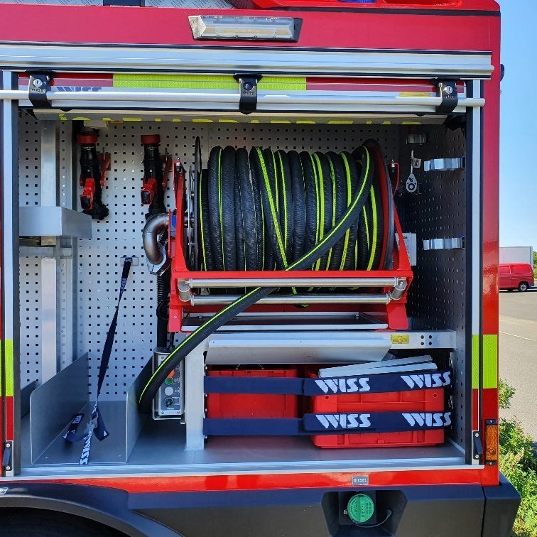 Skápur nr. 2. One Seven vatns og slöngukefli. OS úðastútar