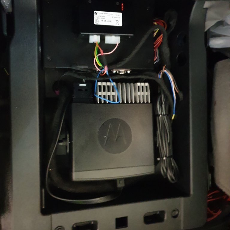 Federal talstöð milli undir milli framsæti