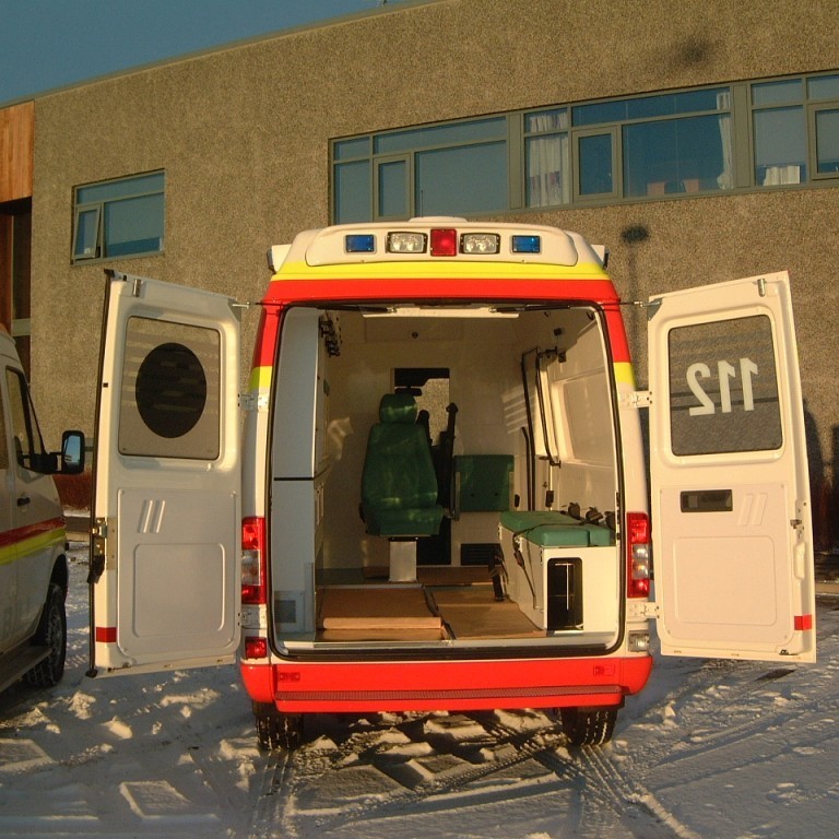 Stóll og bekkur eins og innrétting var á þessum tíma