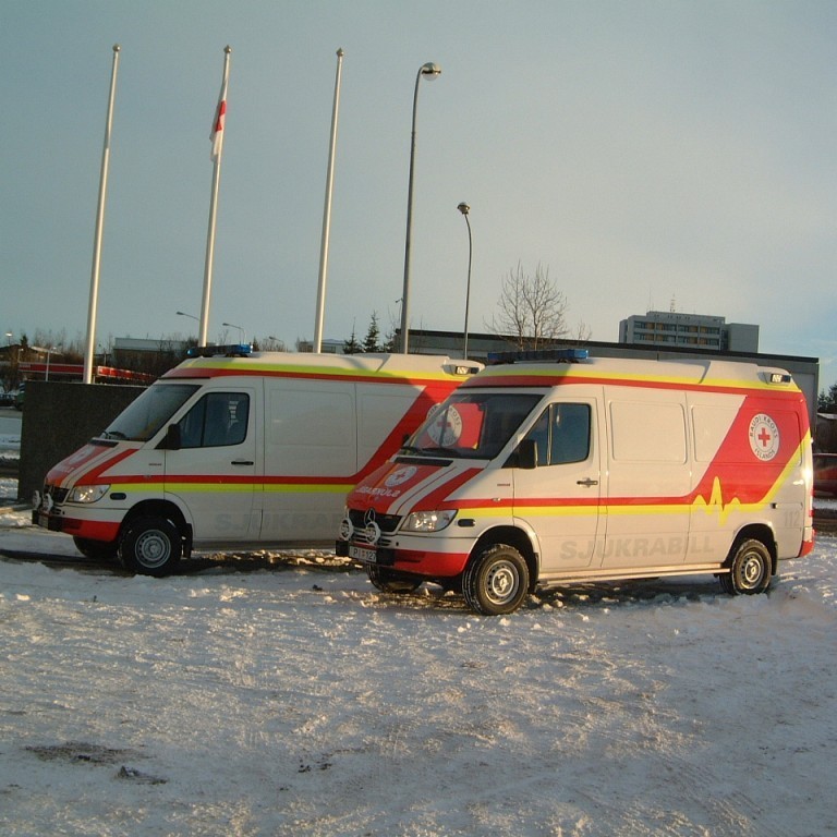 Tvær fyrstu Profile MB Sprinter sjúkrabifreiðarnar
