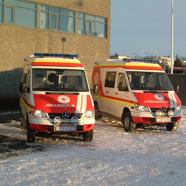 Tvær fyrstu Profile MB Sprinter sjúkrabifreiðarnar hjá Rkí