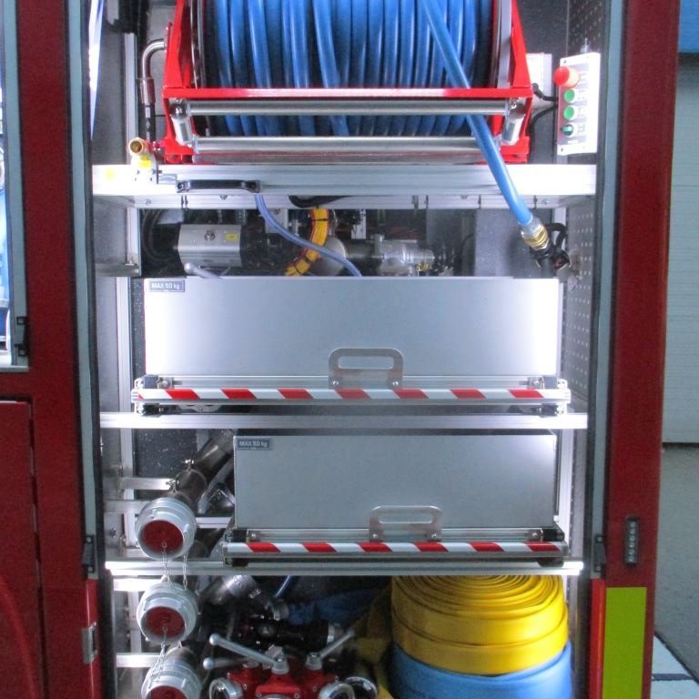 Aftasti skápur vinstra megin