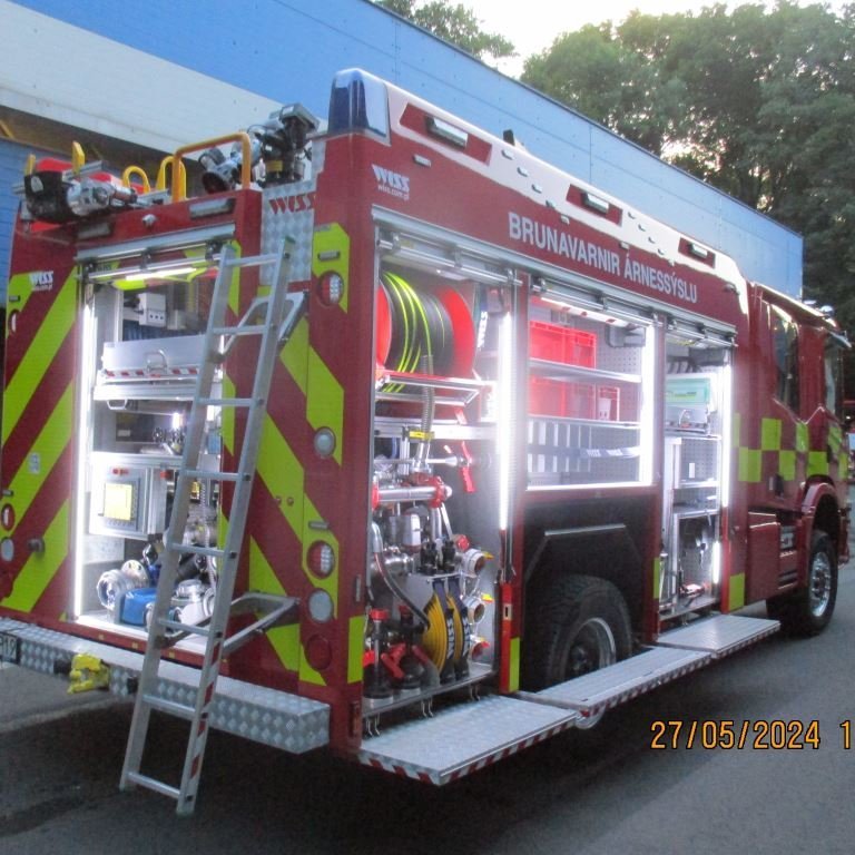 Hægri- og bakhlið opin