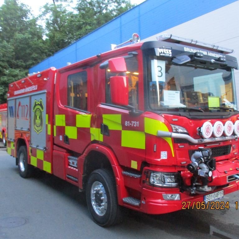 Hægri- og framhlið