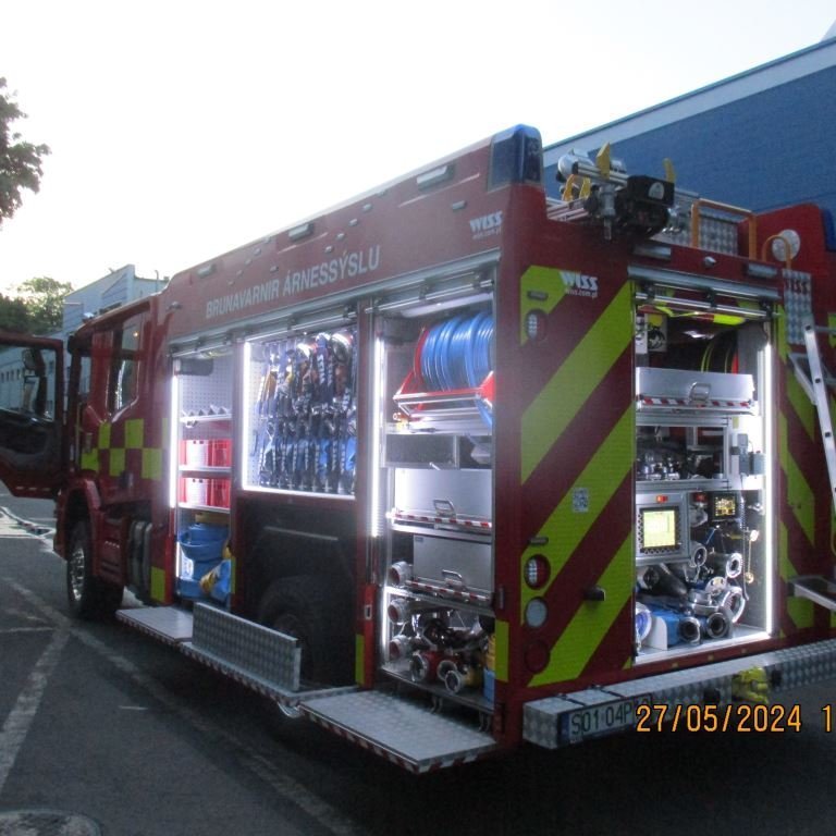 Vinstri-og bakhlið opin