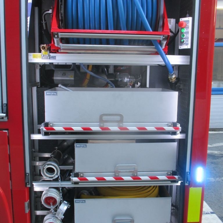 Aftasti skápur vinstra megin