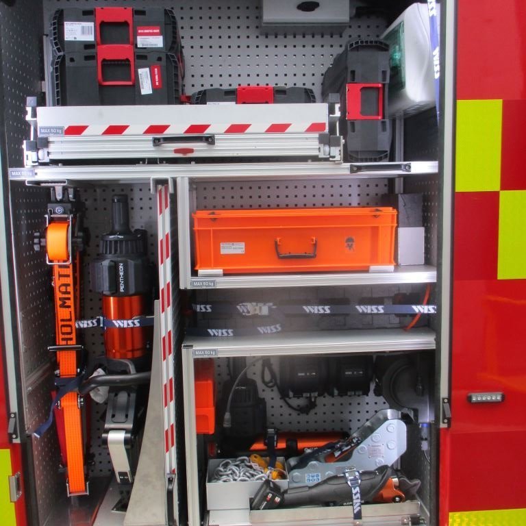 Fremsti skápur hægra megin