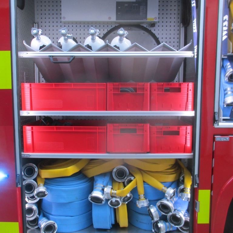 Fremsti skápur vinstra megin