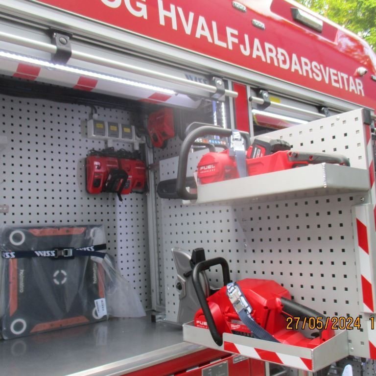 Miðskápur hægra megin útdreginn