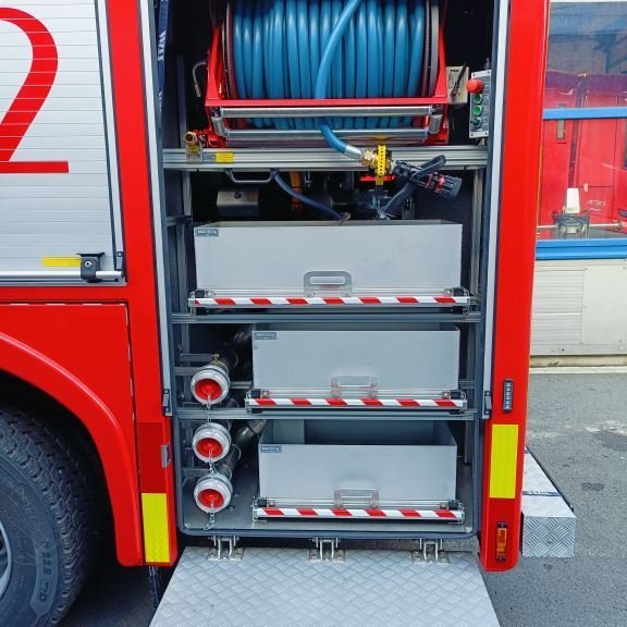 Aftasti skápur vinstra megin