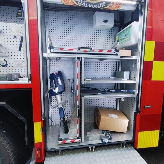 Fremsti skápur hægra megin ástig