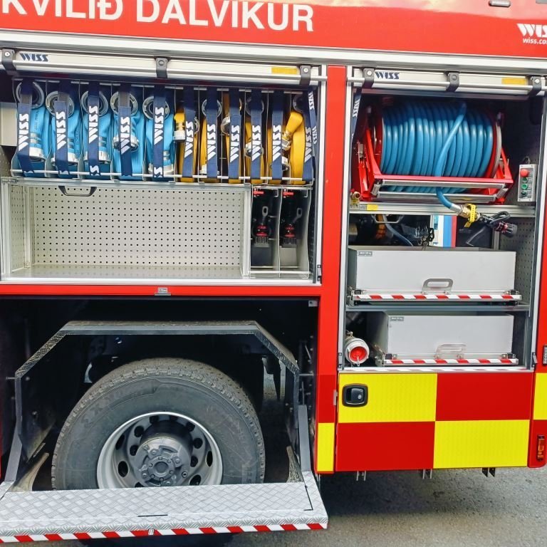 Mið og aftasti skápur vinstra megin