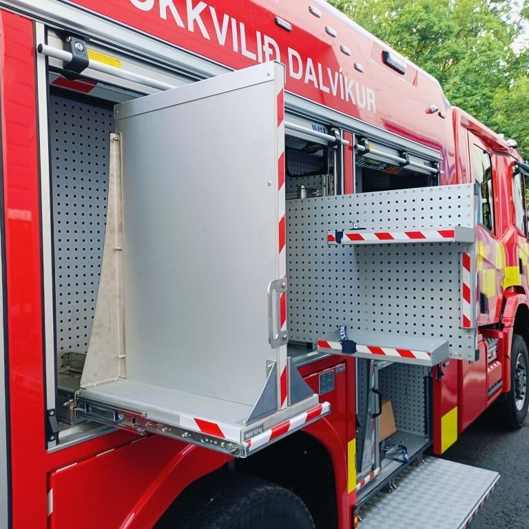 Útdregnir veggir í miðskáp hægra megin