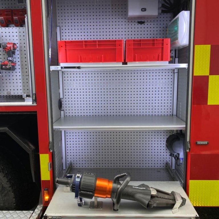 Fremsti skápur hægramegin