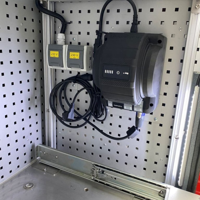 Inni í fremsta skáp hægramegin