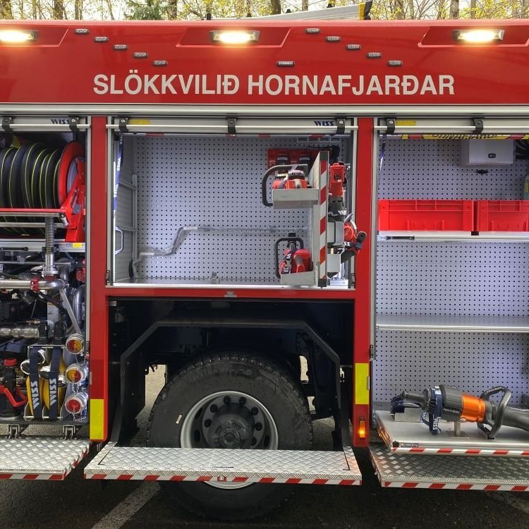 Opin hægri hlið One Seven og Holmatro