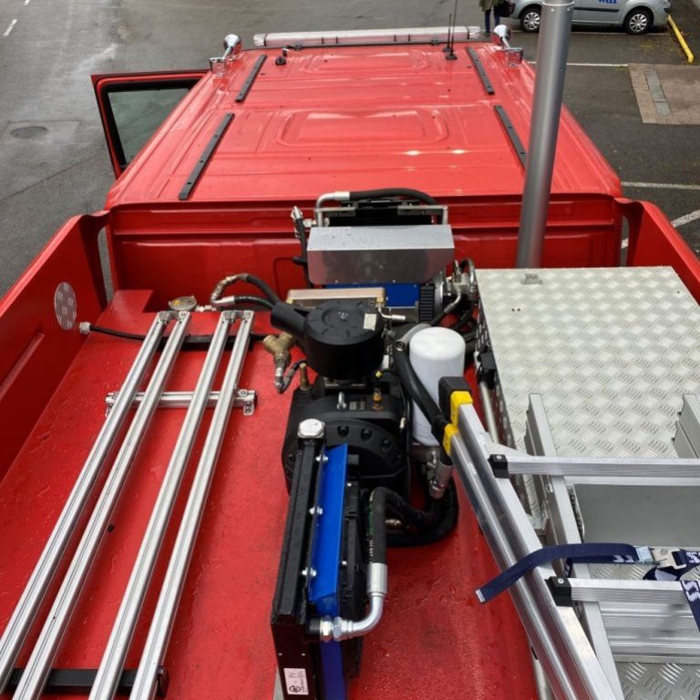 Þakstigafesting og verkfærakassi