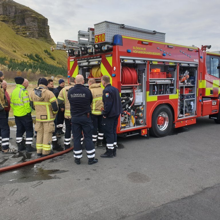 Kennsla á slökkvistöðinni við Skarhólabraut
