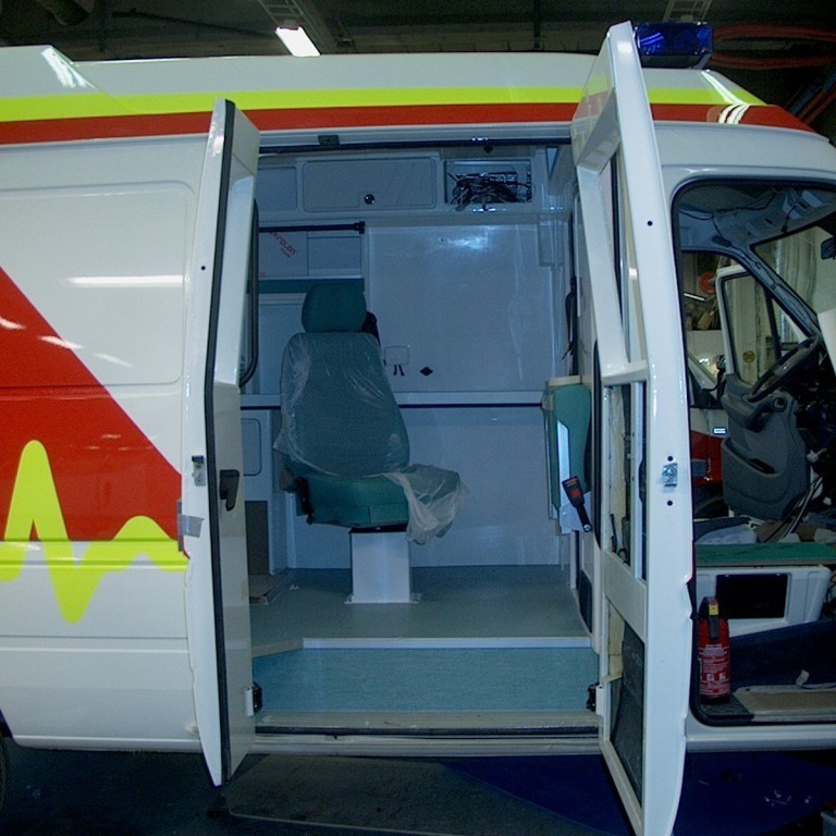 Sérsmíðaðar hurðir opnar