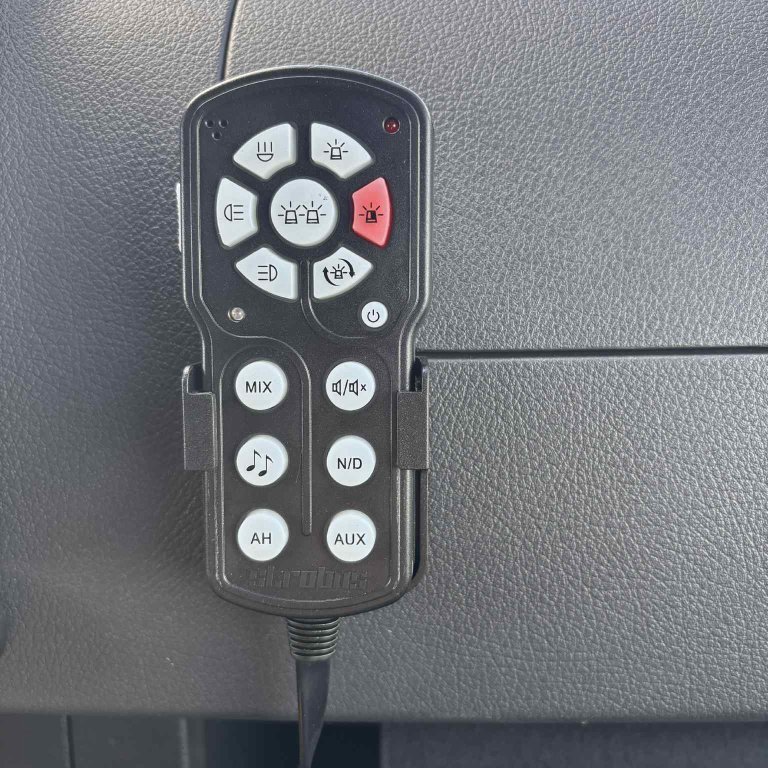 Stýring á forgangsljósum og sírenu