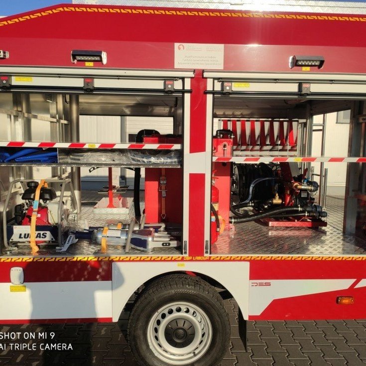 Undanfaraslökkvi og björgunarbifreiðar á ýmsum gerðum undirvagna.