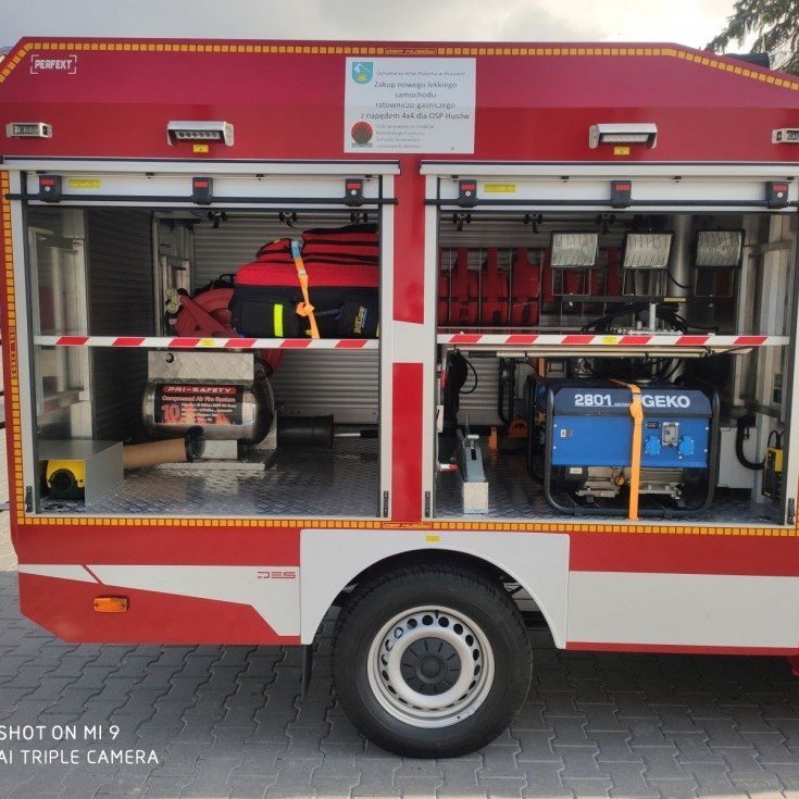 Undanfaraslökkvi og björgunarbifreiðar á ýmsum gerðum undirvagna.