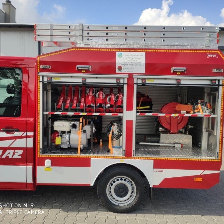 Undanfaraslökkvi og björgunarbifreiðar á ýmsum gerðum undirvagna.