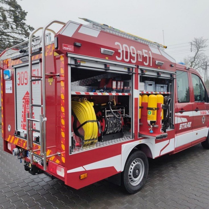 Undanfaraslökkvi og björgunarbifreiðar á ýmsum gerðum undirvagna.