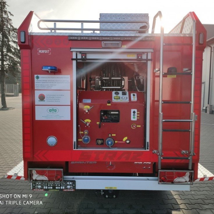 Undanfaraslökkvi og björgunarbifreiðar á ýmsum gerðum undirvagna.