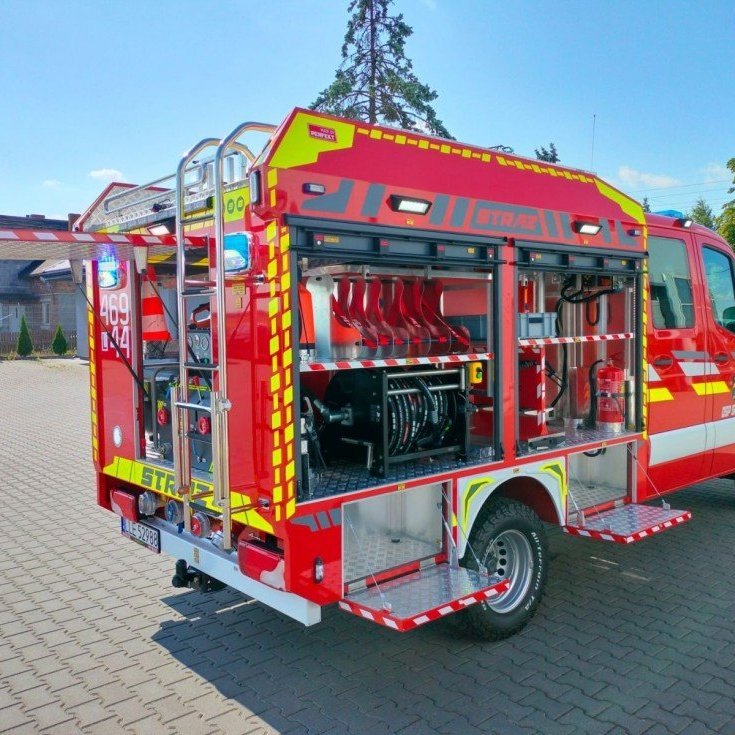 Undanfaraslökkvi og björgunarbifreiðar á ýmsum gerðum undirvagna.