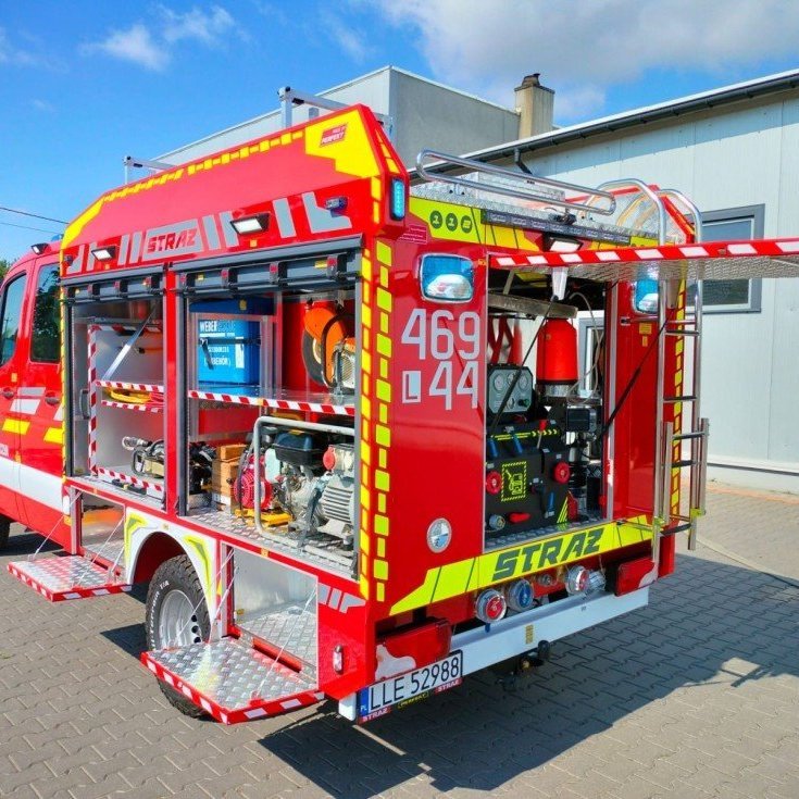 Undanfaraslökkvi og björgunarbifreiðar á ýmsum gerðum undirvagna.