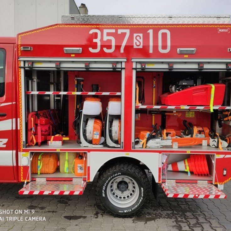 Undanfaraslökkvi og björgunarbifreiðar á ýmsum gerðum undirvagna.