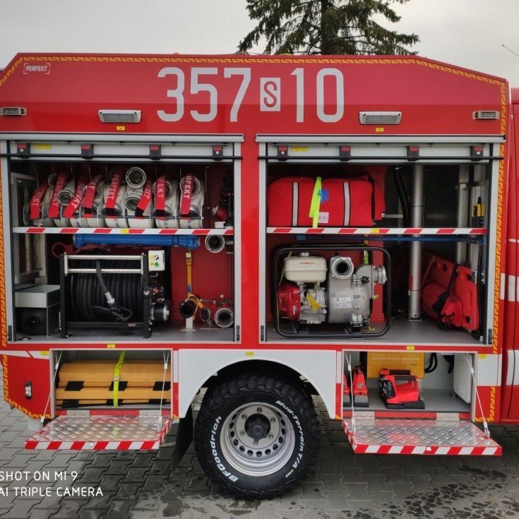 Undanfaraslökkvi og björgunarbifreiðar á ýmsum gerðum undirvagna.