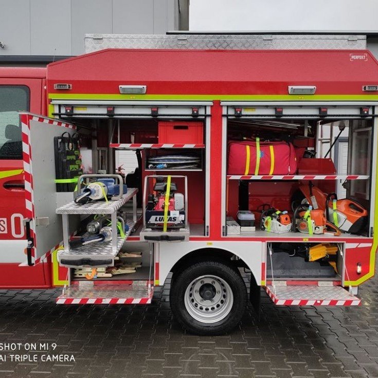 Undanfaraslökkvi og björgunarbifreiðar á ýmsum gerðum undirvagna.