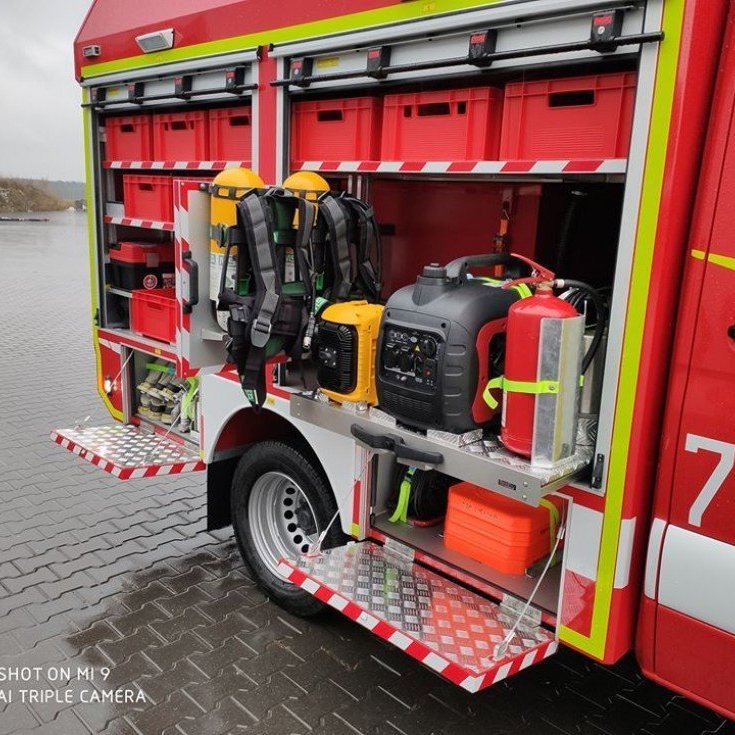 Undanfaraslökkvi og björgunarbifreiðar á ýmsum gerðum undirvagna.