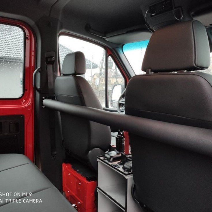 Undanfaraslökkvi og björgunarbifreiðar á ýmsum gerðum undirvagna.