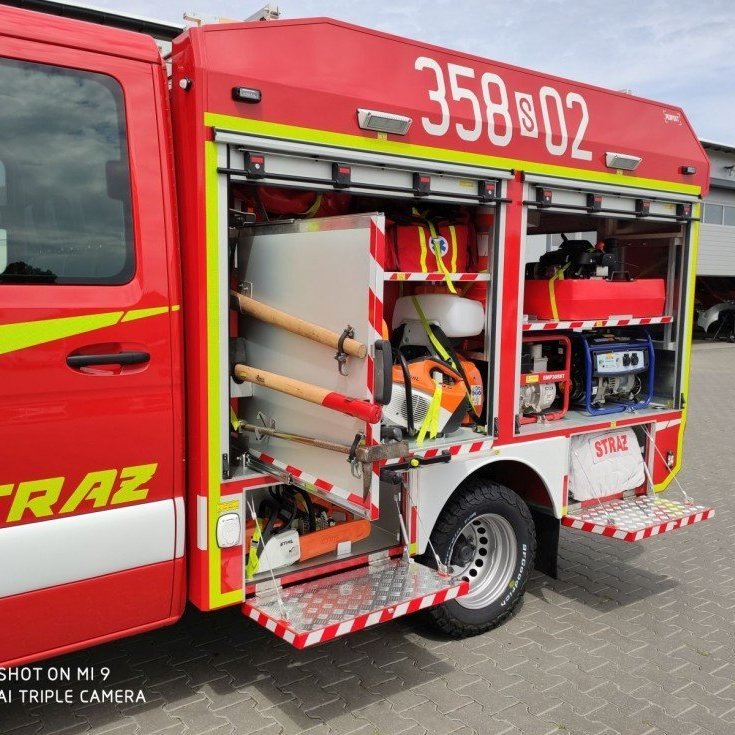 Undanfaraslökkvi og björgunarbifreiðar á ýmsum gerðum undirvagna.