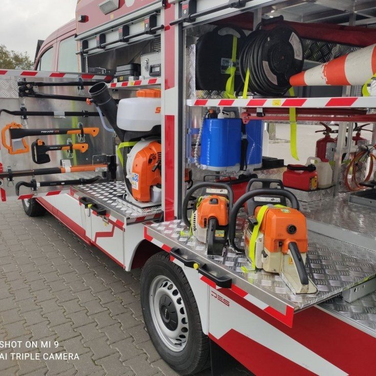 Undanfaraslökkvi og björgunarbifreiðar á ýmsum gerðum undirvagna.