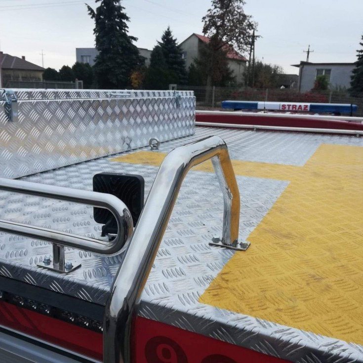 Undanfaraslökkvi og björgunarbifreiðar á ýmsum gerðum undirvagna.