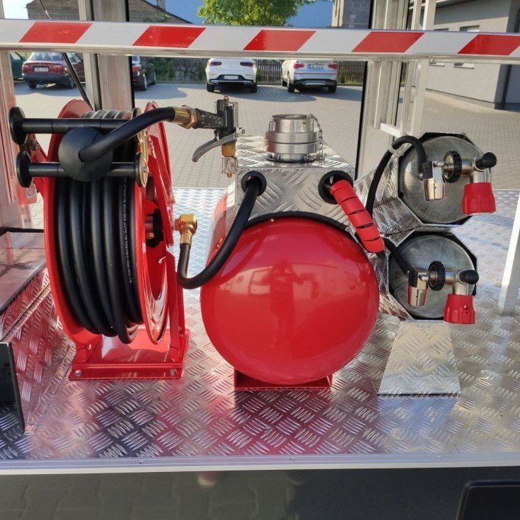 Undanfaraslökkvi og björgunarbifreiðar á ýmsum gerðum undirvagna.