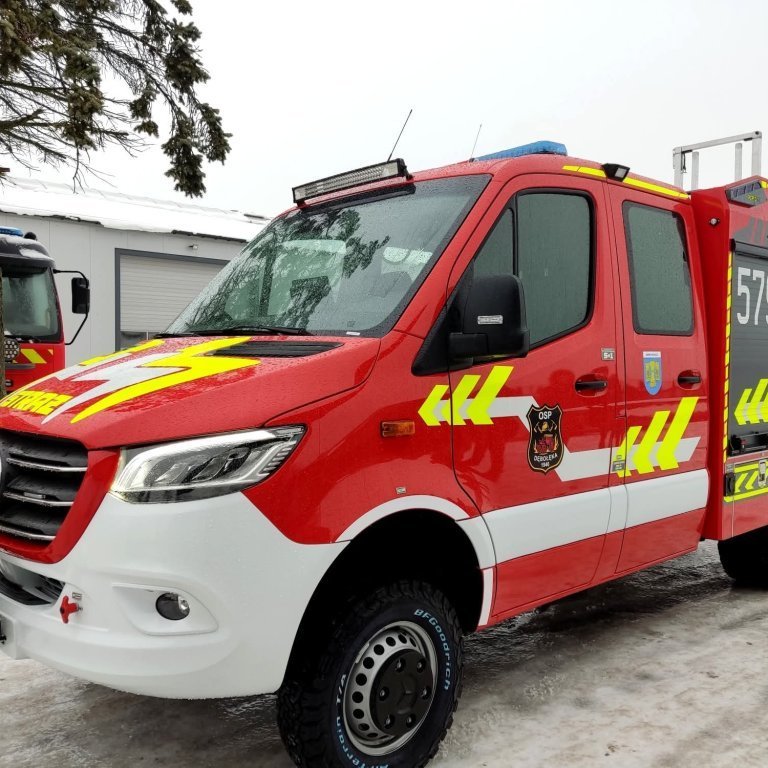 Undanfaraslökkvi og björgunarbifreiðar á ýmsum gerðum undirvagna.