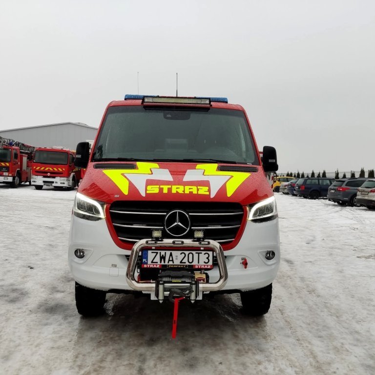 Undanfaraslökkvi og björgunarbifreiðar á ýmsum gerðum undirvagna.