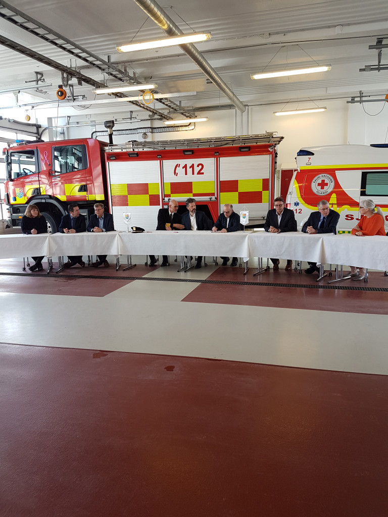 Frá undirritun samnings