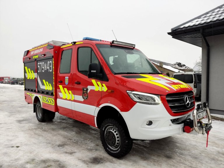 Undanfaraslökkvi og björgunarbifreiðar